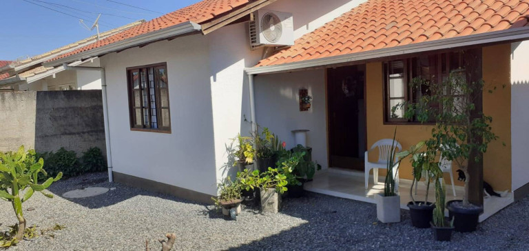 Casa com 2 Quartos à Venda, 74 m² em Centro - Tijucas