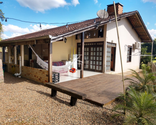 Imagem Casa com 3 Quartos à Venda,  em Bom Retiro - Joinville
