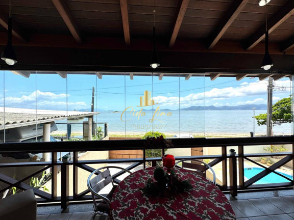 Imagem Casa com 3 Quartos à Venda, 210 m² em Balneário - Florianópolis Imagem Casa com 3 Quartos à Venda, 210 m² em Balneário - Florianópolis