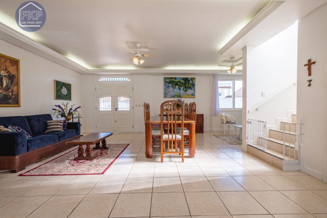Imagem Casa com 5 Quartos à Venda, 304 m² em Cachoeira Do Bom Jesus - Florianópolis