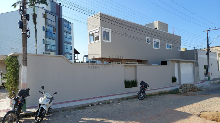 Imagem Casa com 3 Quartos à Venda, 230 m² em Centro - Camboriú Imagem Casa com 3 Quartos à Venda, 230 m² em Centro - Camboriú