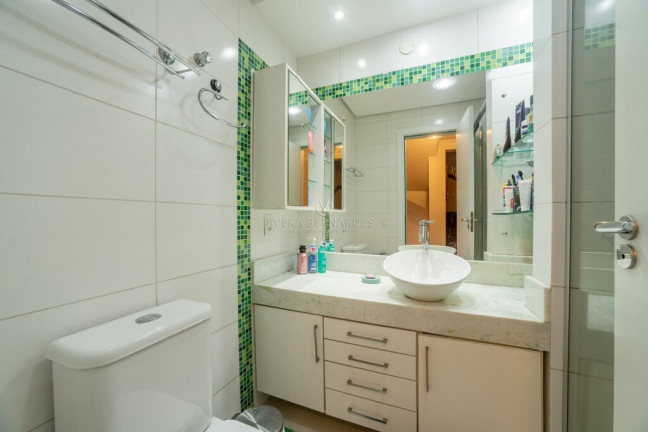 Imagem Casa com 4 Quartos à Venda, 205 m² em Ipanema - Porto Alegre Imagem Casa com 4 Quartos à Venda, 205 m² em Ipanema - Porto Alegre
