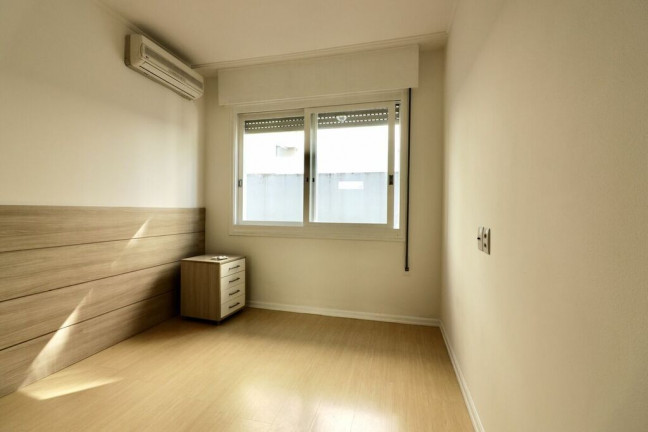 Imagem Apartamento com 1 Quarto à Venda, em Mont Serrat - Porto Alegre Imagem Apartamento com 1 Quarto à Venda, em Mont Serrat - Porto Alegre