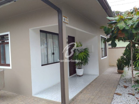 Imagem Casa com 3 Quartos para Temporada, em Canto Grande - Bombinhas Imagem Casa com 3 Quartos para Temporada, em Canto Grande - Bombinhas