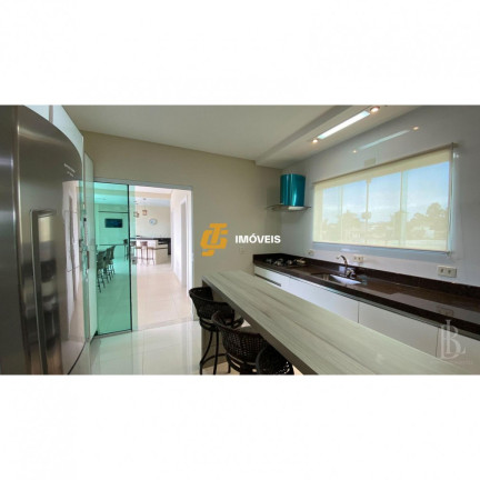 Imagem Casa com 3 Quartos à Venda, 387 m² em Areias - Camboriú Imagem Casa com 3 Quartos à Venda, 387 m² em Areias - Camboriú