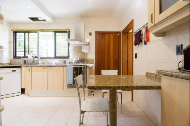 Imagem Casa com 5 Quartos à Venda, 330 m² em Itacorubi - Florianópolis