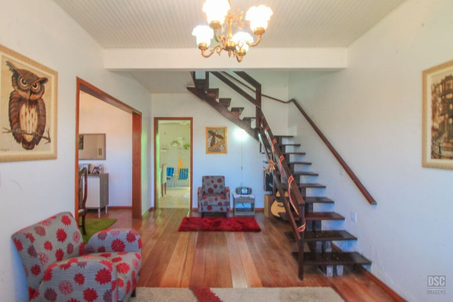 Imagem Casa com 3 Quartos à Venda, 216 m² em Vila Nova - Porto Alegre Imagem Casa com 3 Quartos à Venda, 216 m² em Vila Nova - Porto Alegre