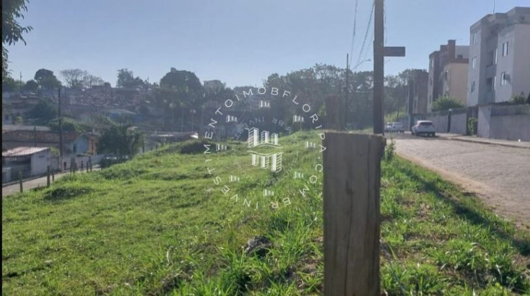 Terreno à Venda, 2.900 m² em Coqueiros - Florianópolis