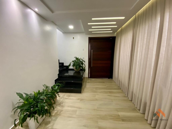 Imagem Casa com 4 Quartos à Venda, 300 m²