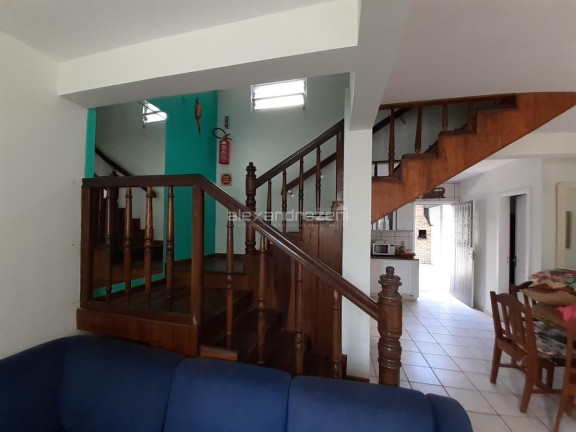 Imagem Sobrado com 3 Quartos para Temporada, em Bombas - Bombinhas Imagem Sobrado com 3 Quartos para Temporada, em Bombas - Bombinhas