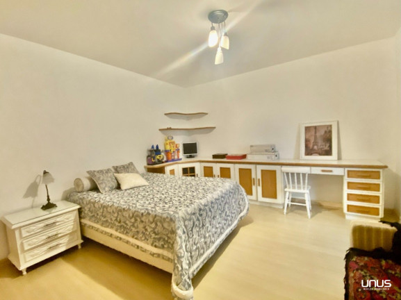Imagem Casa com 3 Quartos à Venda, 220 m² em Estreito - Florianópolis