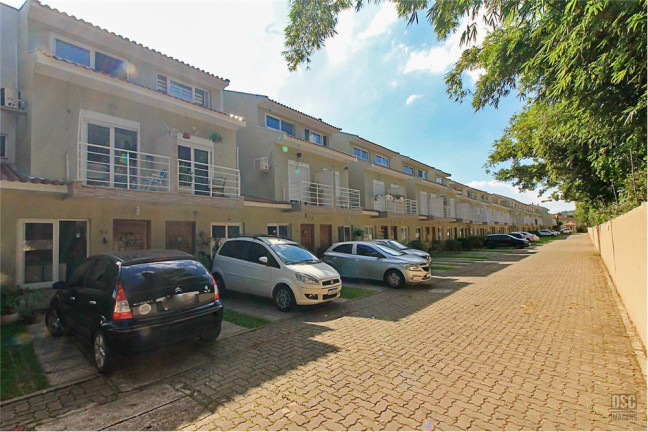 Casa com 3 Quartos à Venda,  em Hípica - Porto Alegre