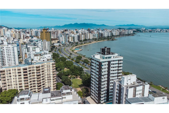 Imagem Imóvel com 3 Quartos à Venda, em Agronômica - Florianópolis Imagem Imóvel com 3 Quartos à Venda, em Agronômica - Florianópolis