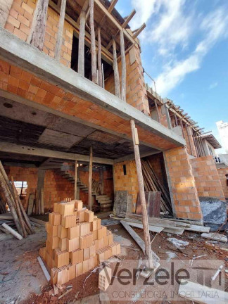 Imagem Casa com 3 Quartos à Venda, 180 m² em Centro - Balneário Camboriú Imagem Casa com 3 Quartos à Venda, 180 m² em Centro - Balneário Camboriú