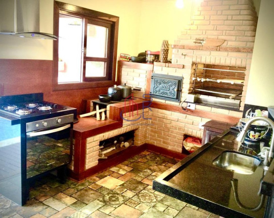 Imagem Casa com 4 Quartos à Venda, 297 m² em Centro - Guararema