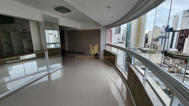 Imagem Apartamento com 3 Quartos à Venda, 123 m² em Centro - Balneário Camboriú Imagem Apartamento com 3 Quartos à Venda, 123 m² em Centro - Balneário Camboriú