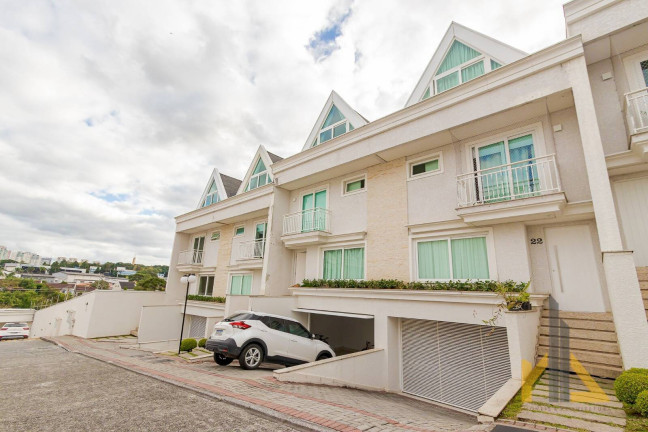 Casa com 4 Quartos à Venda, 278 m² em Santo Inácio - Curitiba
