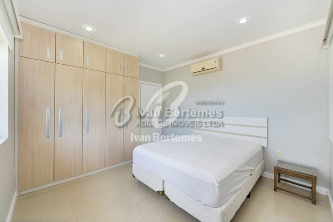 Imagem Casa com 5 Quartos para Temporada, em Zimbros - Bombinhas Imagem Casa com 5 Quartos para Temporada, em Zimbros - Bombinhas