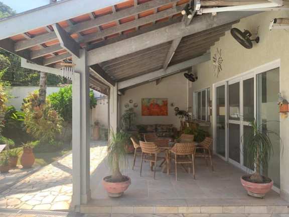 Imagem Casa com 8 Quartos à Venda, 520 m² em Enseada - Ubatuba