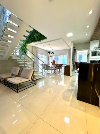 Imagem Casa com 3 Quartos à Venda, em América - Joinville Imagem Casa com 3 Quartos à Venda, em América - Joinville