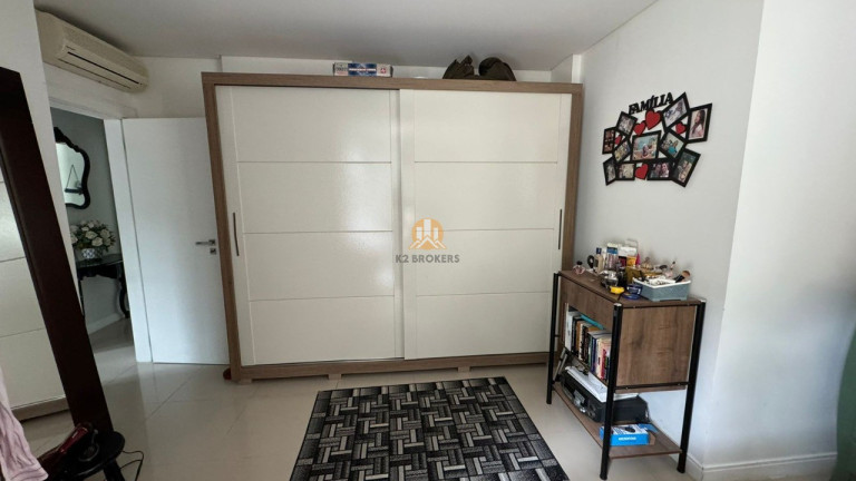Imagem Imóvel com 3 Quartos à Venda, 213 m² em Pioneiros - Balneário Camboriú Imagem Imóvel com 3 Quartos à Venda, 213 m² em Pioneiros - Balneário Camboriú