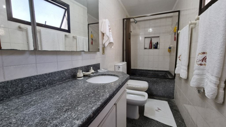 Foto do imóvel Apartamento com 3 Quartos à Venda, 140 m² em Pitangueiras - Guarujá