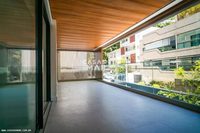 Imagem Imóvel com 3 Quartos à Venda, 146 m² em Lagoa - Rio De Janeiro Imagem Imóvel com 3 Quartos à Venda, 146 m² em Lagoa - Rio De Janeiro
