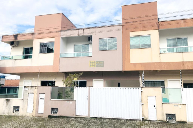 Imagem Sobrado com 3 Quartos à Venda, 94 m² em Balneário Perequê - Porto Belo Imagem Sobrado com 3 Quartos à Venda, 94 m² em Balneário Perequê - Porto Belo
