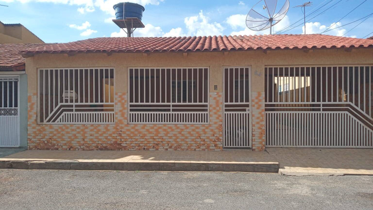 Imagem Casa com 4 Quartos à Venda, 300 m² em Guará I - Brasília Imagem Casa com 4 Quartos à Venda, 300 m² em Guará I - Brasília