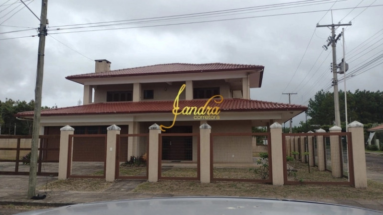 Sobrado com 7 Quartos à Venda, 360 m² em Capao Novo Posto 9 Village - Capão Da Canoa
