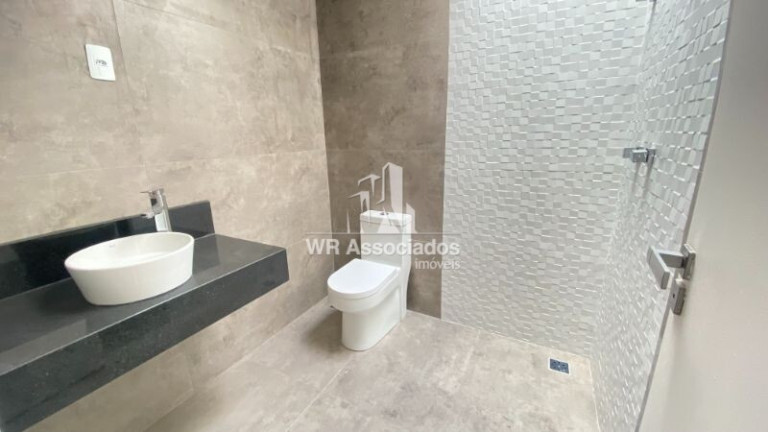 Imagem Casa com 3 Quartos à Venda, 230 m² Imagem Casa com 3 Quartos à Venda, 230 m²
