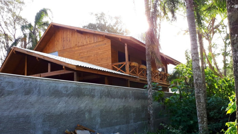Imagem Imóvel com 6 Quartos à Venda, em Mariscal - Bombinhas Imagem Imóvel com 6 Quartos à Venda, em Mariscal - Bombinhas