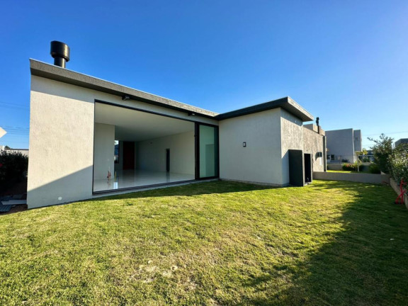 Imagem Casa com 4 Quartos à Venda, 195 m² em -- - Capao Da Canoa