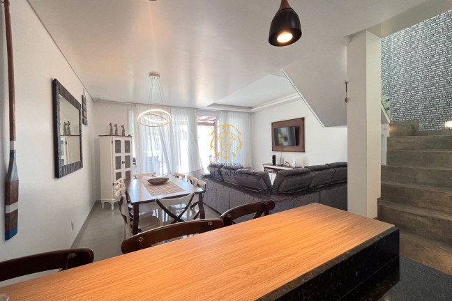 Imagem Sobrado com 3 Quartos à Venda, 178 m² em Balneário Cambiju - Itapoá