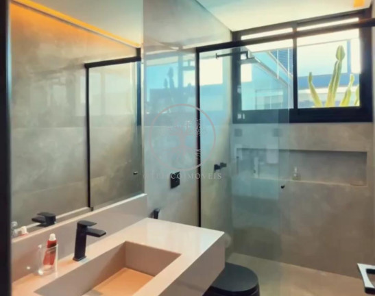 Imagem Casa de Condomínio com 3 Quartos à Venda, 390 m²