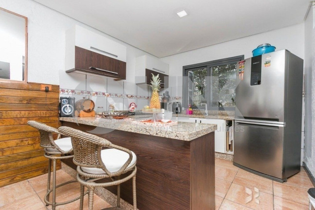 Imagem Imóvel com 3 Quartos à Venda, 230 m² em Vila Nova - Porto Alegre Imagem Imóvel com 3 Quartos à Venda, 230 m² em Vila Nova - Porto Alegre