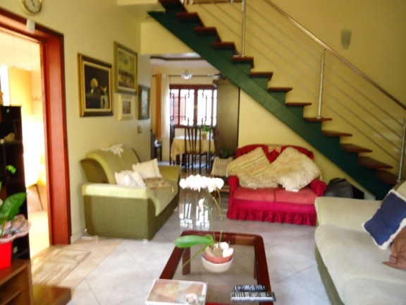 Imagem Casa com 3 Quartos à Venda, 300 m² em Prol. Jd. St. Maria - Jacareí Imagem Casa com 3 Quartos à Venda, 300 m² em Prol. Jd. St. Maria - Jacareí