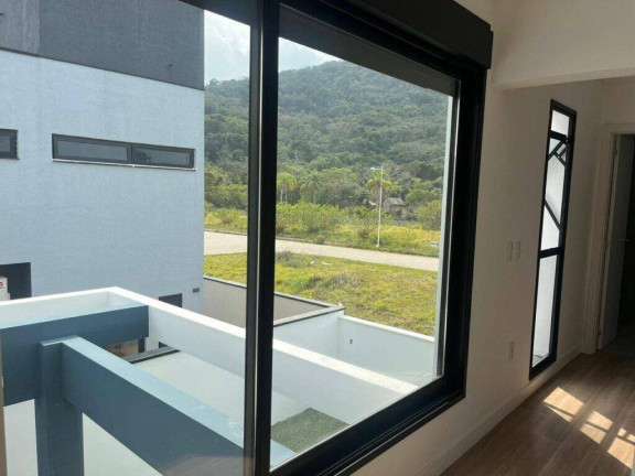 Imagem Casa com 3 Quartos à Venda, em Rio Tavares - Florianópolis Imagem Casa com 3 Quartos à Venda, em Rio Tavares - Florianópolis