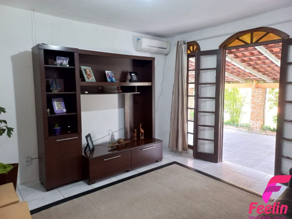Imagem Casa com 3 Quartos à Venda, 250 m² em Carianos - Florianópolis Imagem Casa com 3 Quartos à Venda, 250 m² em Carianos - Florianópolis