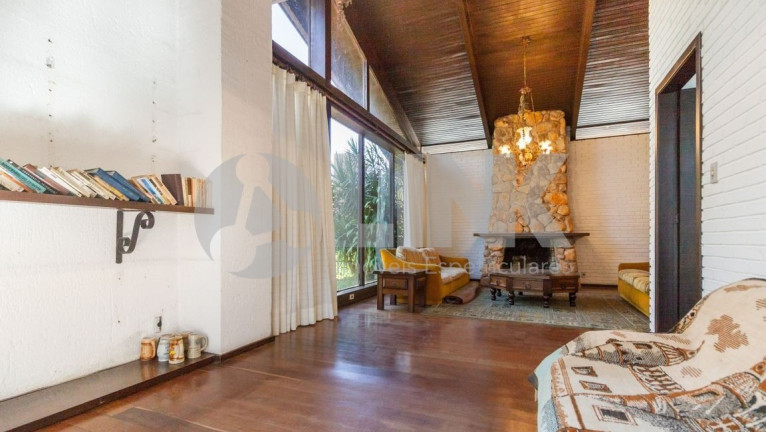 Imagem Casa com 5 Quartos à Venda, 280 m² em Três Figueiras - Porto Alegre Imagem Casa com 5 Quartos à Venda, 280 m² em Três Figueiras - Porto Alegre