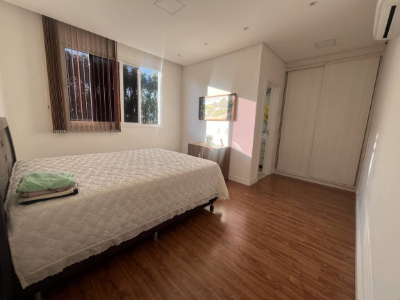 Imagem Sobrado com 3 Quartos à Venda, 237 m² em Cascavel