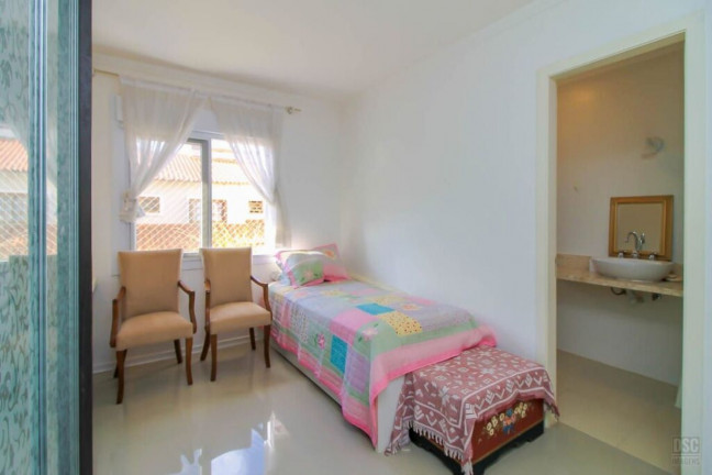 Imagem Imóvel com 3 Quartos à Venda, em Hípica - Porto Alegre Imagem Imóvel com 3 Quartos à Venda, em Hípica - Porto Alegre