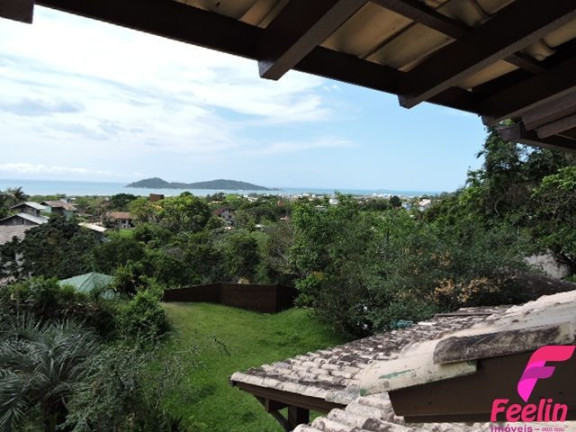 Imagem Casa com 8 Quartos à Venda, 217 m² em Campeche - Florianópolis Imagem Casa com 8 Quartos à Venda, 217 m² em Campeche - Florianópolis