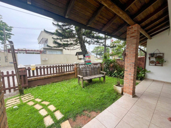 Sobrado à Venda, 163 m² em Barra Do Sai - Itapoá