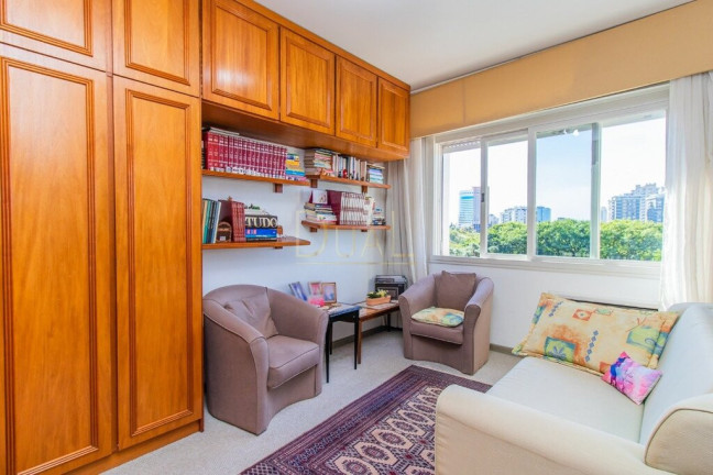 Imagem Imóvel com 3 Quartos à Venda, em Moinhos De Vento - Porto Alegre Imagem Imóvel com 3 Quartos à Venda, em Moinhos De Vento - Porto Alegre