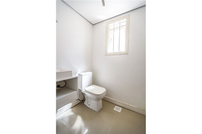 Imagem Casa com 4 Quartos à Venda, em Tristeza - Porto Alegre Imagem Casa com 4 Quartos à Venda, em Tristeza - Porto Alegre