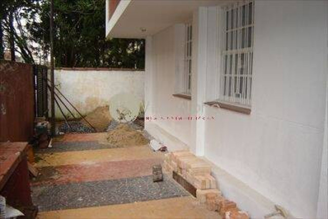 Imagem Casa com 8 Quartos à Venda, 290 m² em Gonzaga - Santos Imagem Casa com 8 Quartos à Venda, 290 m² em Gonzaga - Santos