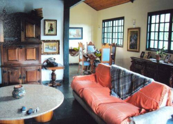 Imagem Casa com 5 Quartos à Venda, 360 m² em Vila Capivari - Campos Do Jordão Imagem Casa com 5 Quartos à Venda, 360 m² em Vila Capivari - Campos Do Jordão