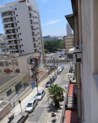 Imagem Imóvel com 2 Quartos à Venda, 70 m² em Centro - Niterói Imagem Imóvel com 2 Quartos à Venda, 70 m² em Centro - Niterói