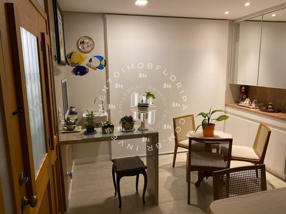 Sobrado com 4 Quartos à Venda, 240 m² em Cacupé - Florianópolis